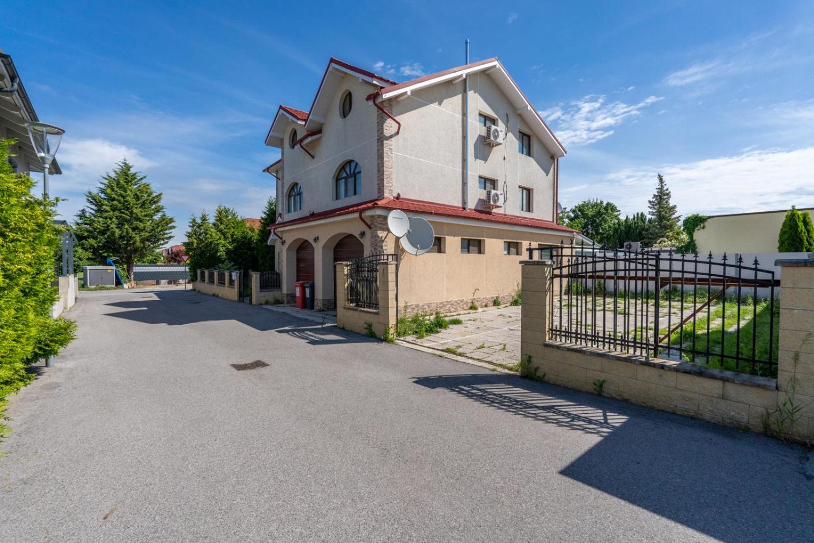 Farawayhomes Aparthotel Near Vienna Airport - Anytime Self Check-In 莱塔河畔布鲁克 外观 照片