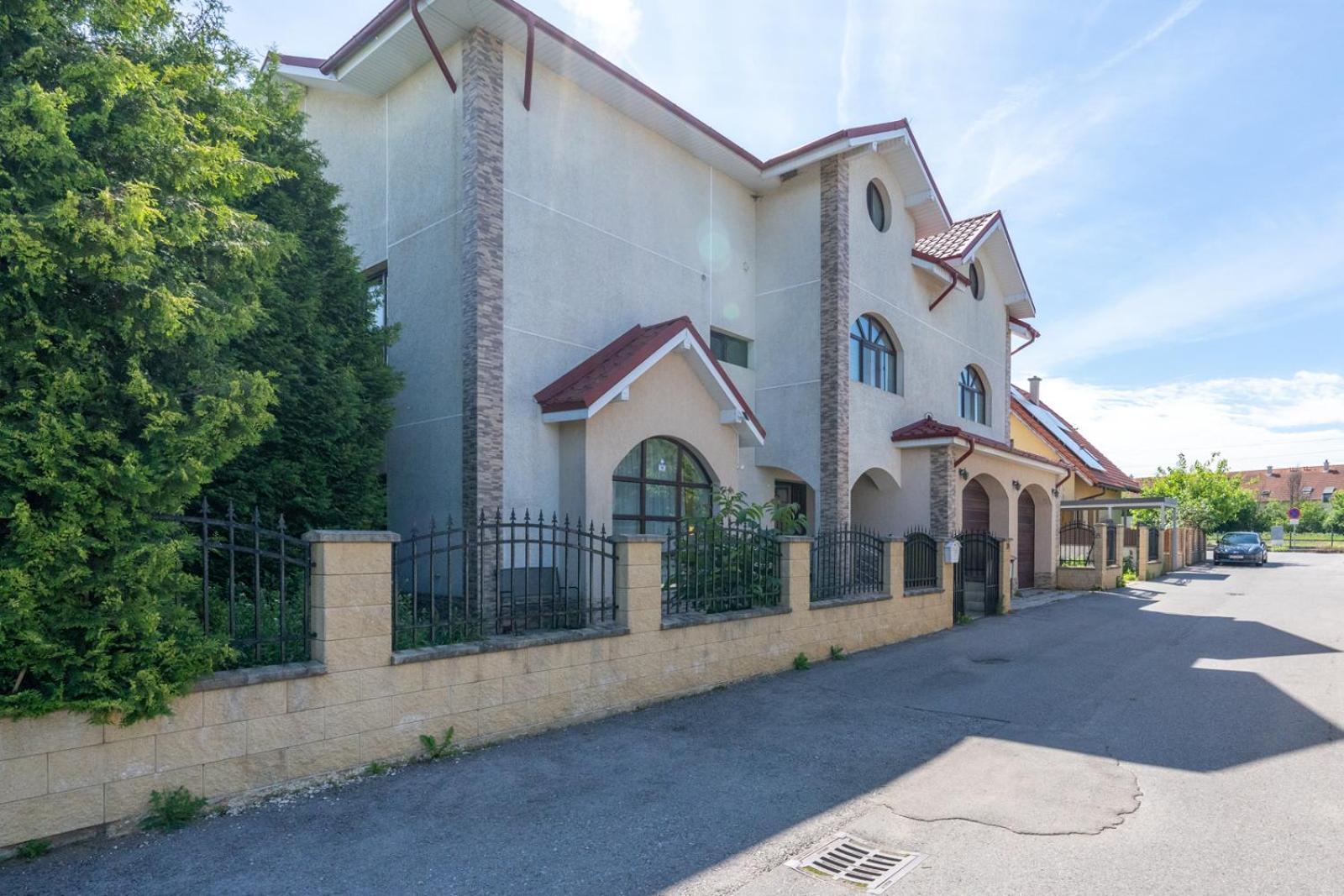 Farawayhomes Aparthotel Near Vienna Airport - Anytime Self Check-In 莱塔河畔布鲁克 外观 照片